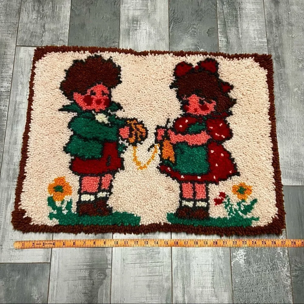 Vtg 70s Rug shaggy 28” Large grandma latch hook Boy Girl Knitting hanging art
